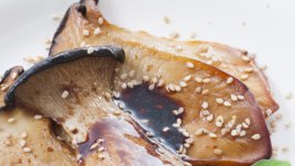 Глазирани гъби в соев сос