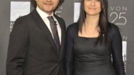 Най-голямата козметична компания за директни продажби стана на 125 години