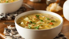 Супа с картофи, бекон и кашкавал 