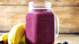 Смути с боровинки и бадемово мляко