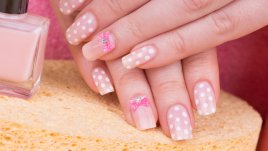 Маникюри с нежни точици (галерия) 