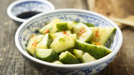 Японска салата със сладко-кисели краставици 