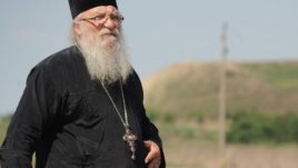 Каузата на отец Иван е в труден момент и се нуждае от подкрепа