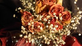 Изхвърляйте сухите букети – съветват флоротерапевтите