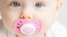 Кога да дадете биберон на бебето за първи път?