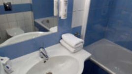 Лятна баня в морски цветове