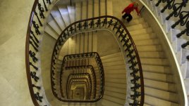 Миене на чинии и ходене на високи токчета – невероятни начини за отслабване