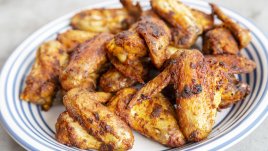 Крилца на фурна с вкусна марината