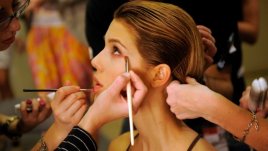 Как да освежим кожата около очите