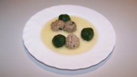 Супа топчета в зелено