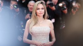 Анджелина Джоли разходи български обувки на червения килим в Кан