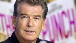 Пиърс Броснан посрещна третата си внучка