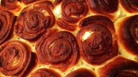 Тутманик със сирене и кашкавал