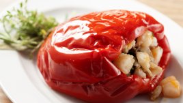 Пълнени чушки с боб и ориз