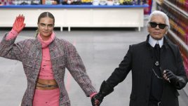 Карл Лагерфелд шокира с модно ревю в супермаркет (галерия)