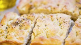 Хляб с моцарела и чесън