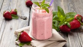 Ягодов шейк с овес и соево мляко