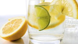Наистина ли водата с лимон помага в отслабването? 