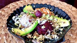 Салата с кореноплодни и покълнала елда