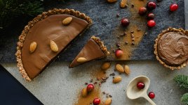 Сладкиш без печене с бадеми и шоколад