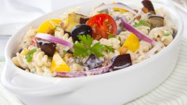 Салата с паста и бекон