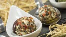 Маслинови топчета с крема сирене 