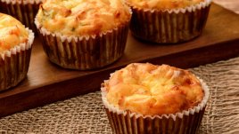 Мъфини с кашкавал и риган