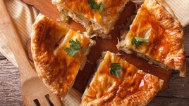 Пирог с пилешко месо и сирене