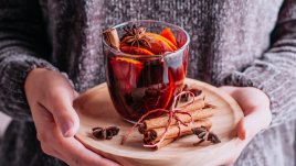 Греяно вино с бренди, портокали и канела 