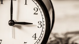 Кога местим часовника с час напред