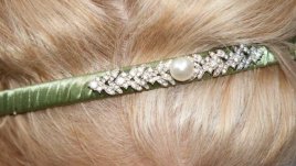 Красива идея за диадема с перли и блясък