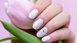 С цветя в маникюра приветстваме пролетта