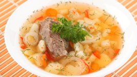 Супа с месо, картофи и прясно зеле