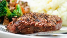 Празнични чеснови пържоли 