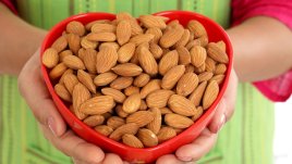 5 суперползи от бадемите и защо да ги ядете всеки ден