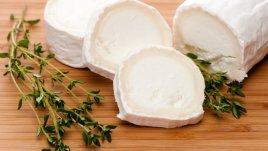 Козе сирене със сушени домати и чесън