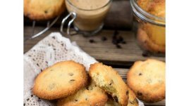 Маслени бисквити с шоколадови парченца 