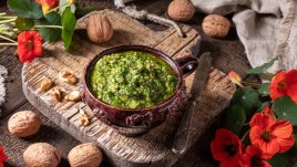 Песто с орехи 