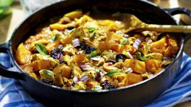 Пилешко с куркума, патладжани и сладък картоф