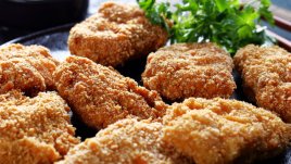 Хрупкаво свинско с чесън, сусам и джинджифил 