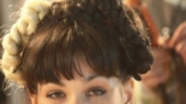 Теди Велинова със стъклена прическа