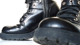 Как да спасим обувките от суровите зимни условия?