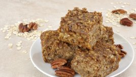 Диетичен сладкиш с овесени ядки, орехи и стафиди