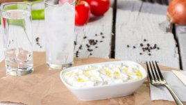 Салата с патладжан, яйца и майонеза