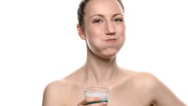 Домашна вода за уста с ментово и кокосово масло