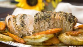 Шпиковано свинско филе с чесън