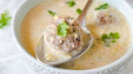 Традиционна супа топчета с говеждо