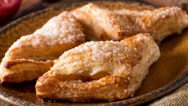 Малки сладкиши с ябълки и бутер тесто