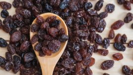 Защо да започвате деня си със стафидена вода?