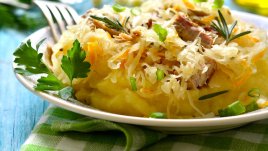 Мусака с картофи и кисело зеле